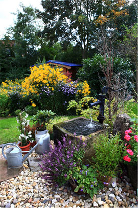 Garten mit Brunnen